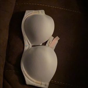 Victoria’s Secret strapless bra 32A